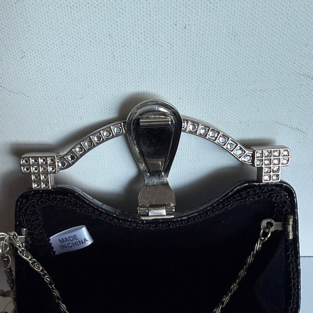 Chic Black Crocodile-Patterned Mini Purse with Silver Handle - Picture 4 of 9